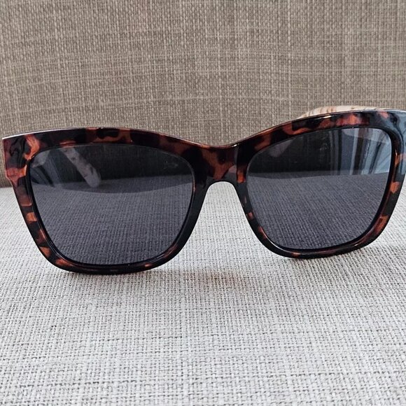 Foster Grant Women Sunglasses Brown Tortoise Eye Wear Shades POLE - Picture 2 of 10